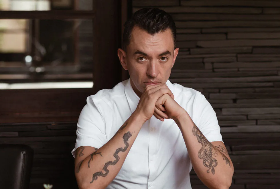 Edgar Nunez pensando