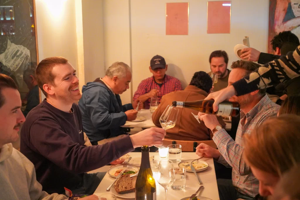 Productores de Alemania en NIV Bar sonriendo