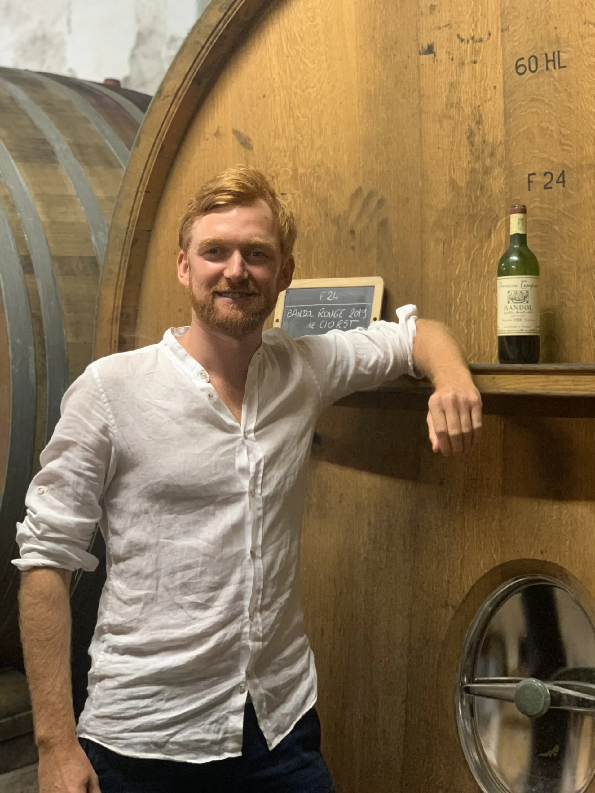 Tanguy de Bodinat visitando Domaine Tempier en Bandol