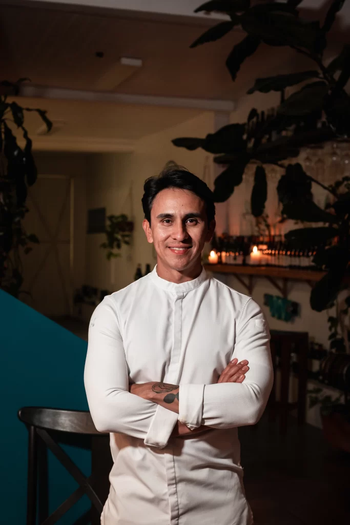 Chef Freddy Monteros en La Table de Climats - cena maridaje Erizo de Mar