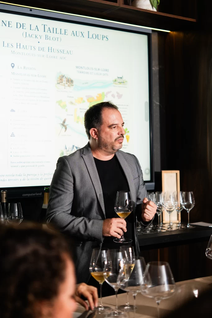 Servicio de sommelier para acompañar cata de vinos a domicilio o evento corporativo