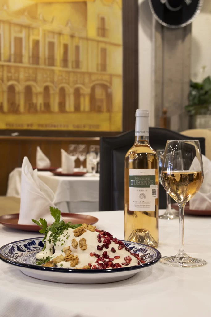 Chile en Nogada con vino rosado Domaine de Turenne - Compra vinos para chile en nogada en Climats